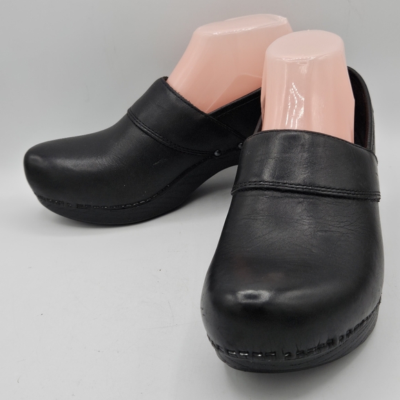 Dansko classic 2" heel leather clogs size 38 US size 7.5/ 8 - Picture 4 of 16